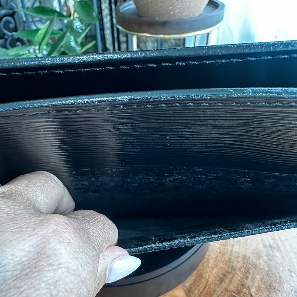 Authentic Louis Vuitton Epi Clutch Black SR0927 - Picture 11 of 13